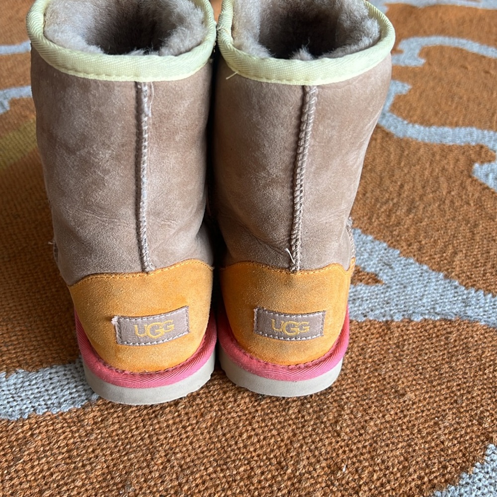 UGG Classic 2 tone short boot tan/orange size US 6 EU 38 - Picture 3 of 7